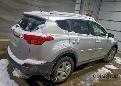 2015 Toyota Rav4 Le z USA, uszkodzony, nr VIN JTMBFREV9FD160881